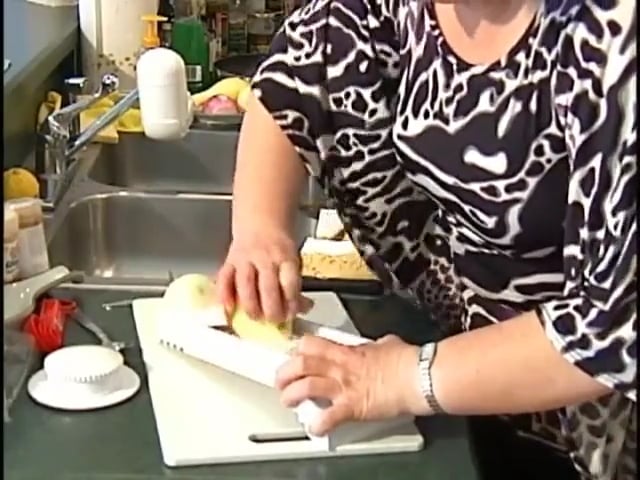 Cooking with Gabi Episode 10 - Chicken with Vidalia onions and apples