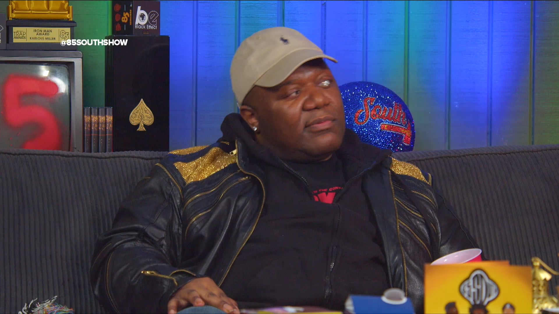 THE DEPORTATION SHORTS: BUYING FAKE JORDAN'S