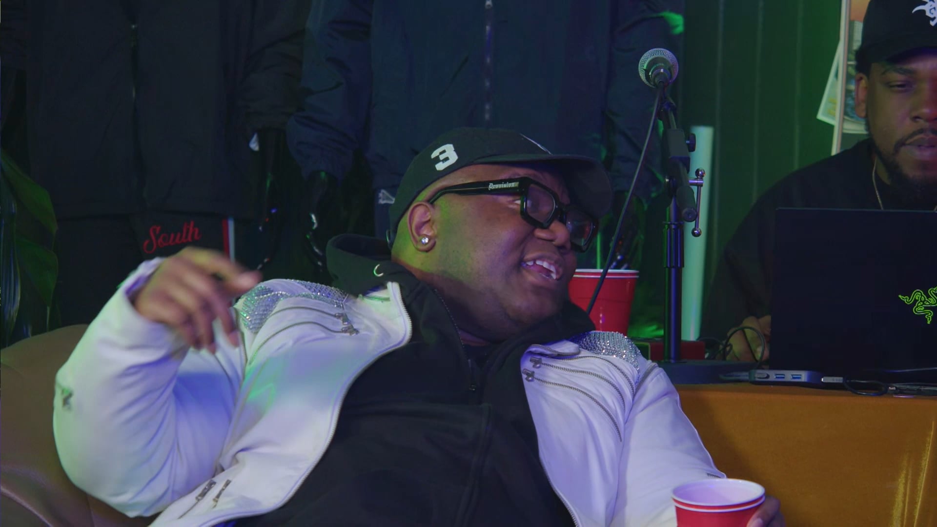 JENISE HART SHORTS: MARYLAND CHRISTMAS FIGHT