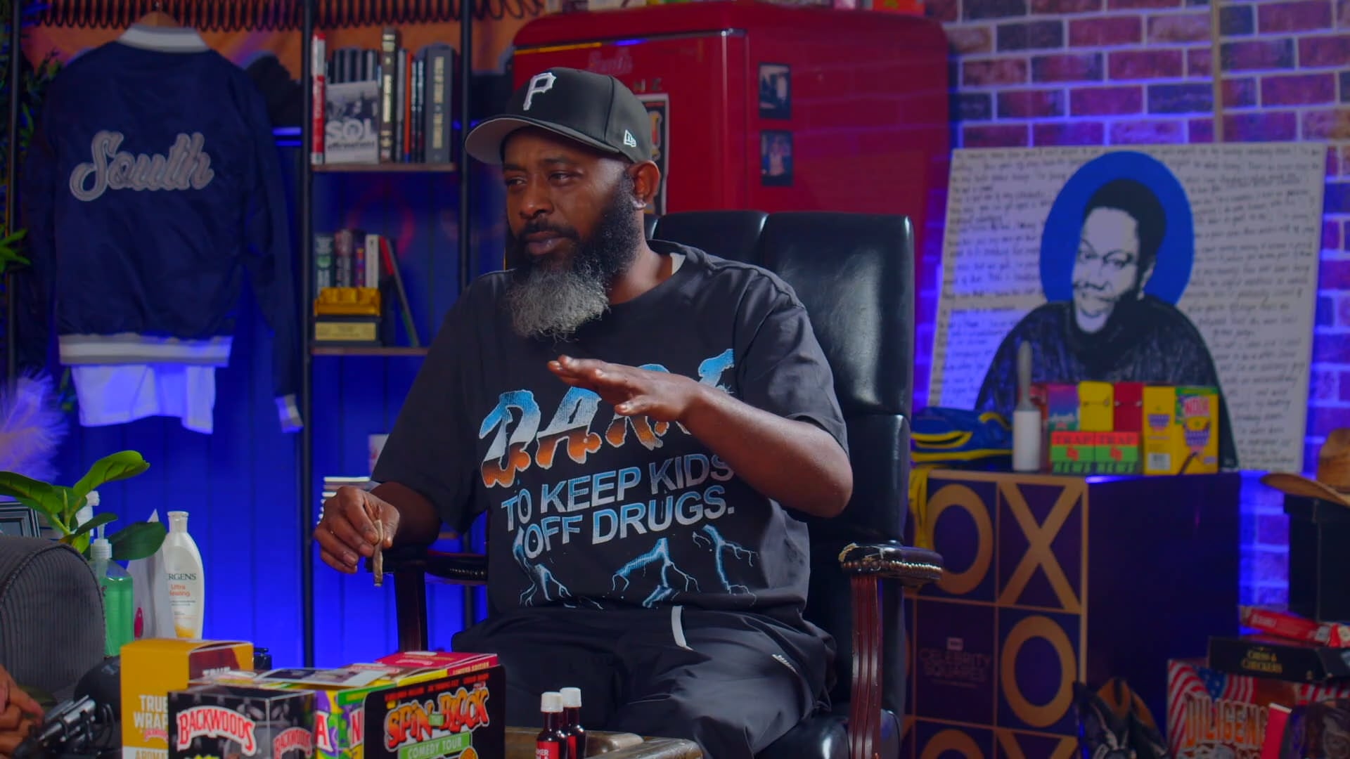 SHORTS | GIGI LEFLAIR | WHITE FOLKS VS WHITE PEOPLE