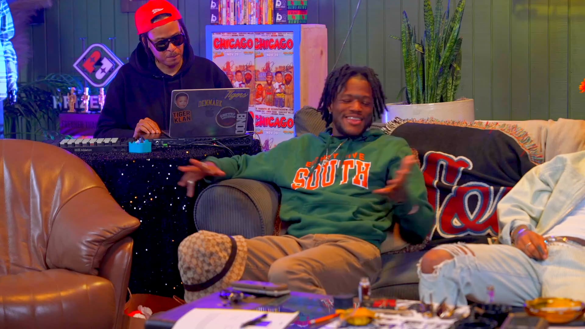 SHORTS | OUTSELLING MICHAEL JACKSON | 85 SOUTH SHOW