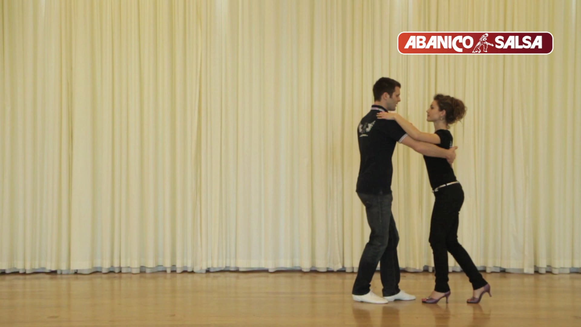 020 - On2 - Beginner level - Cross body lead