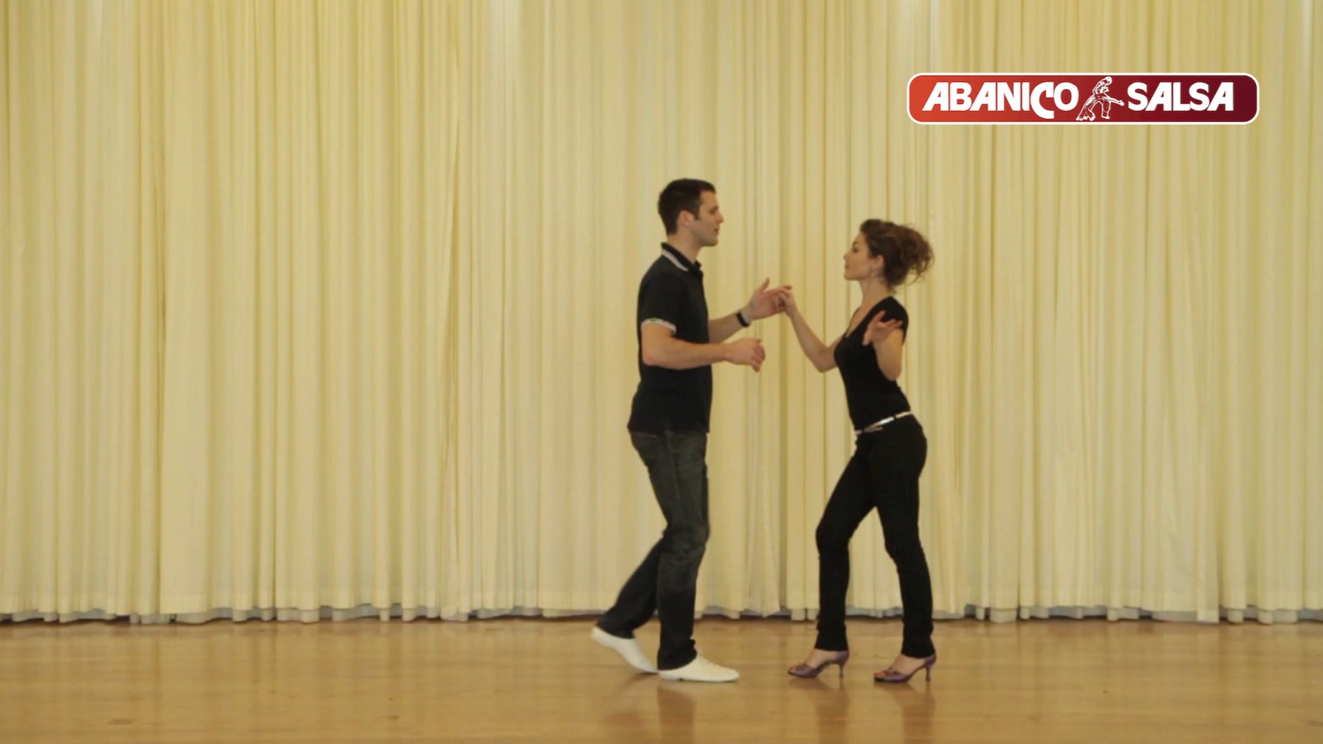 008 - Salsa On1 - Beginner level - Cross body lead with inside turn