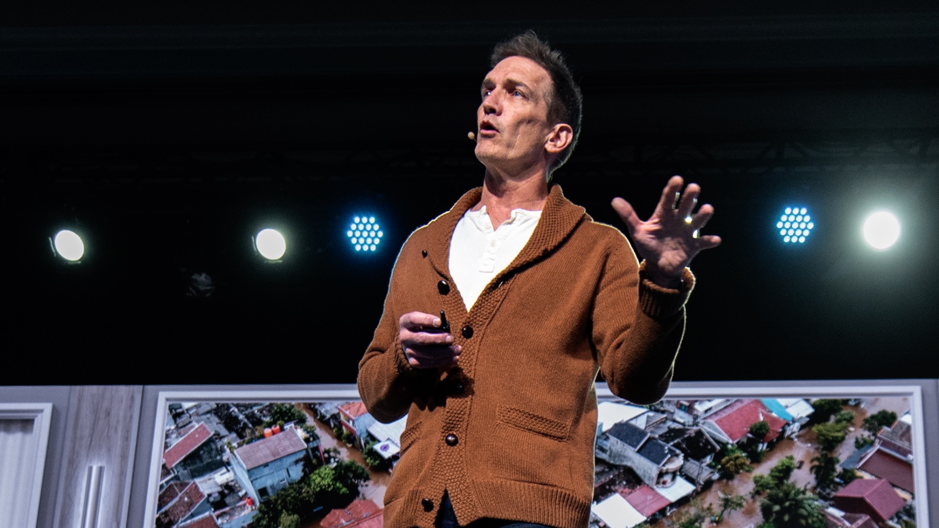  Cameron Chell + Draganfly