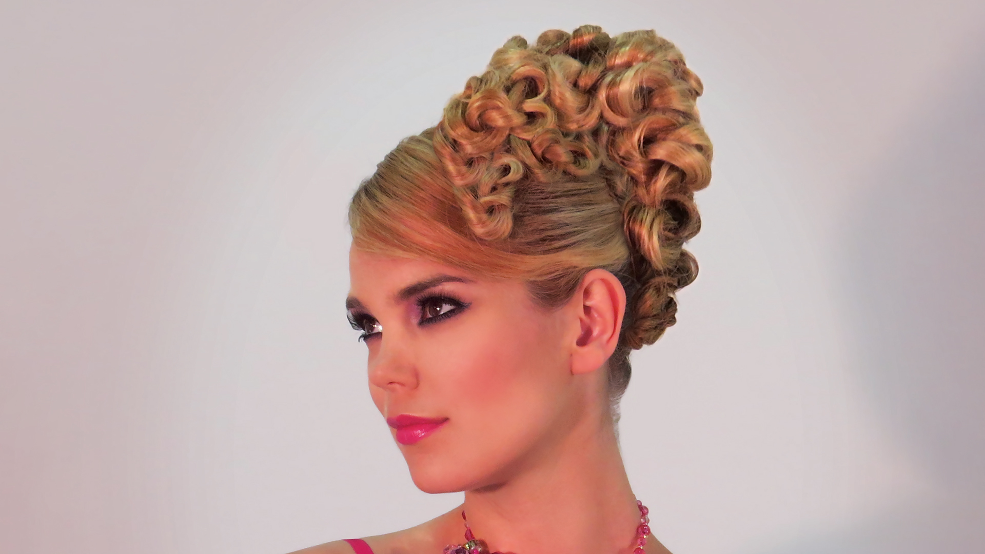 Casual Curly Bouffant