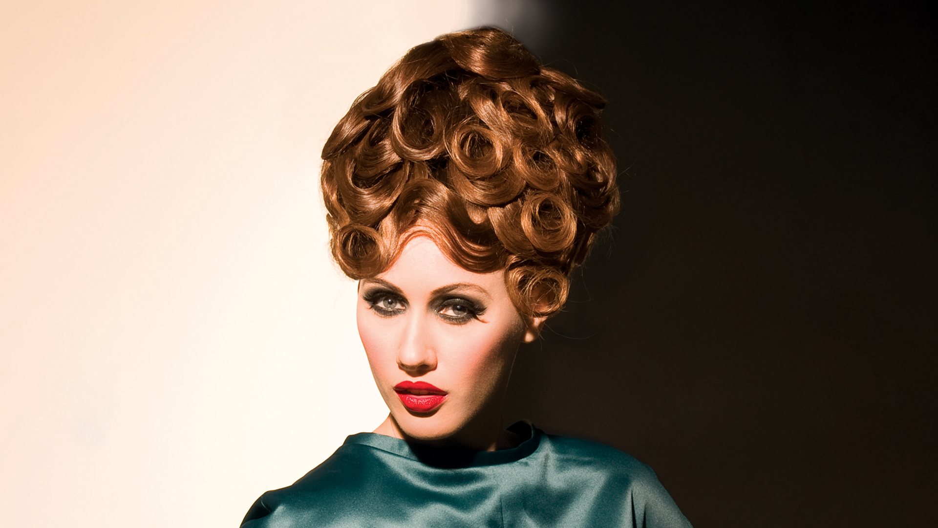 Sculptured Waved Bouffant