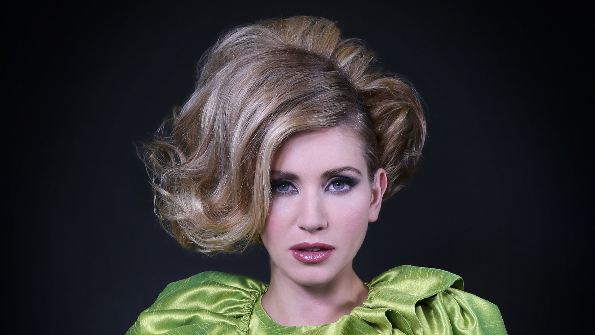 Luxury Side Bouffant