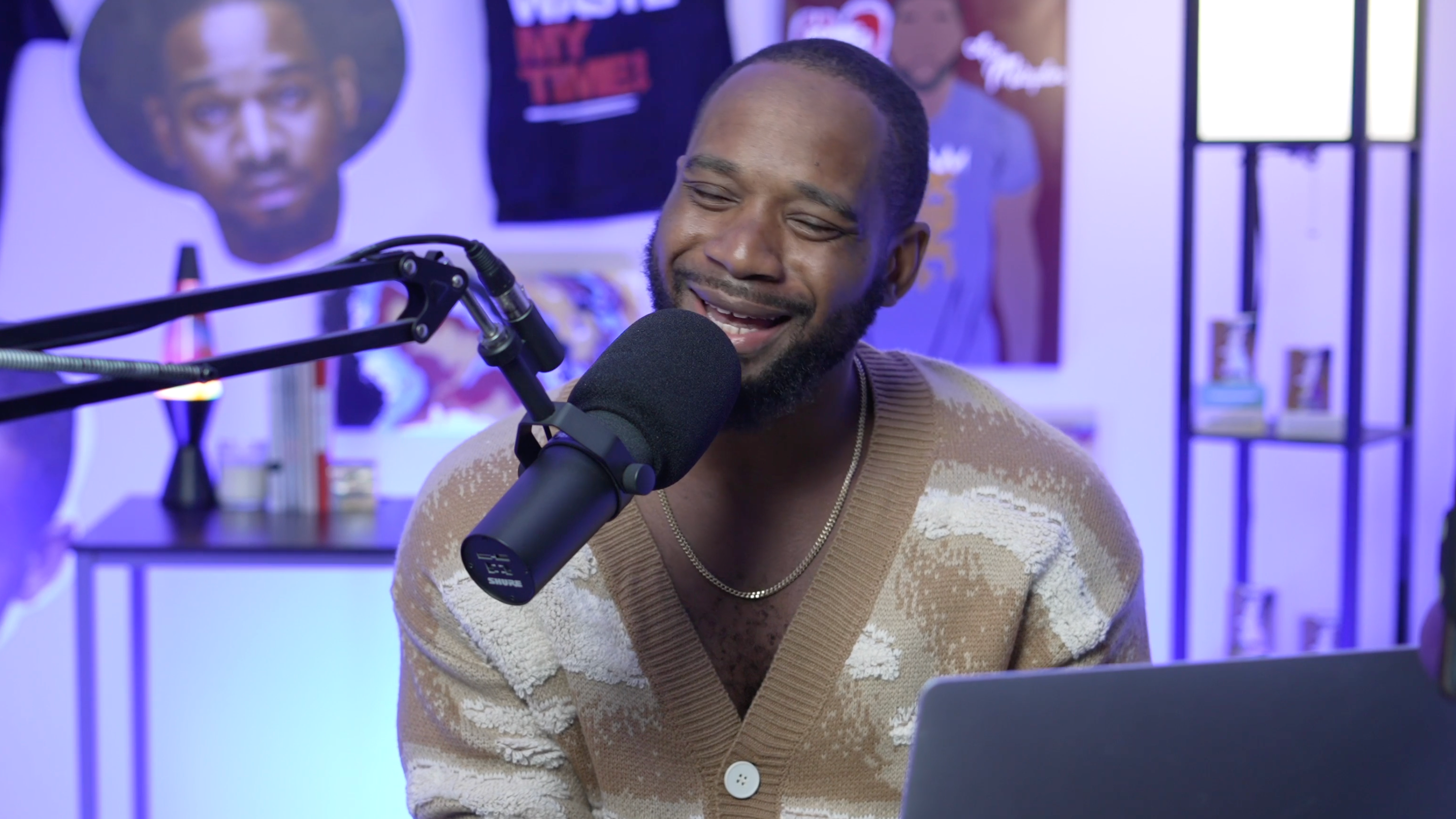 Should this woman accept "struggle love"