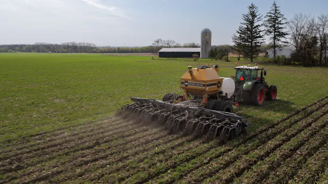 12 Row SoilWarrior 4530 SEC in Cornst...