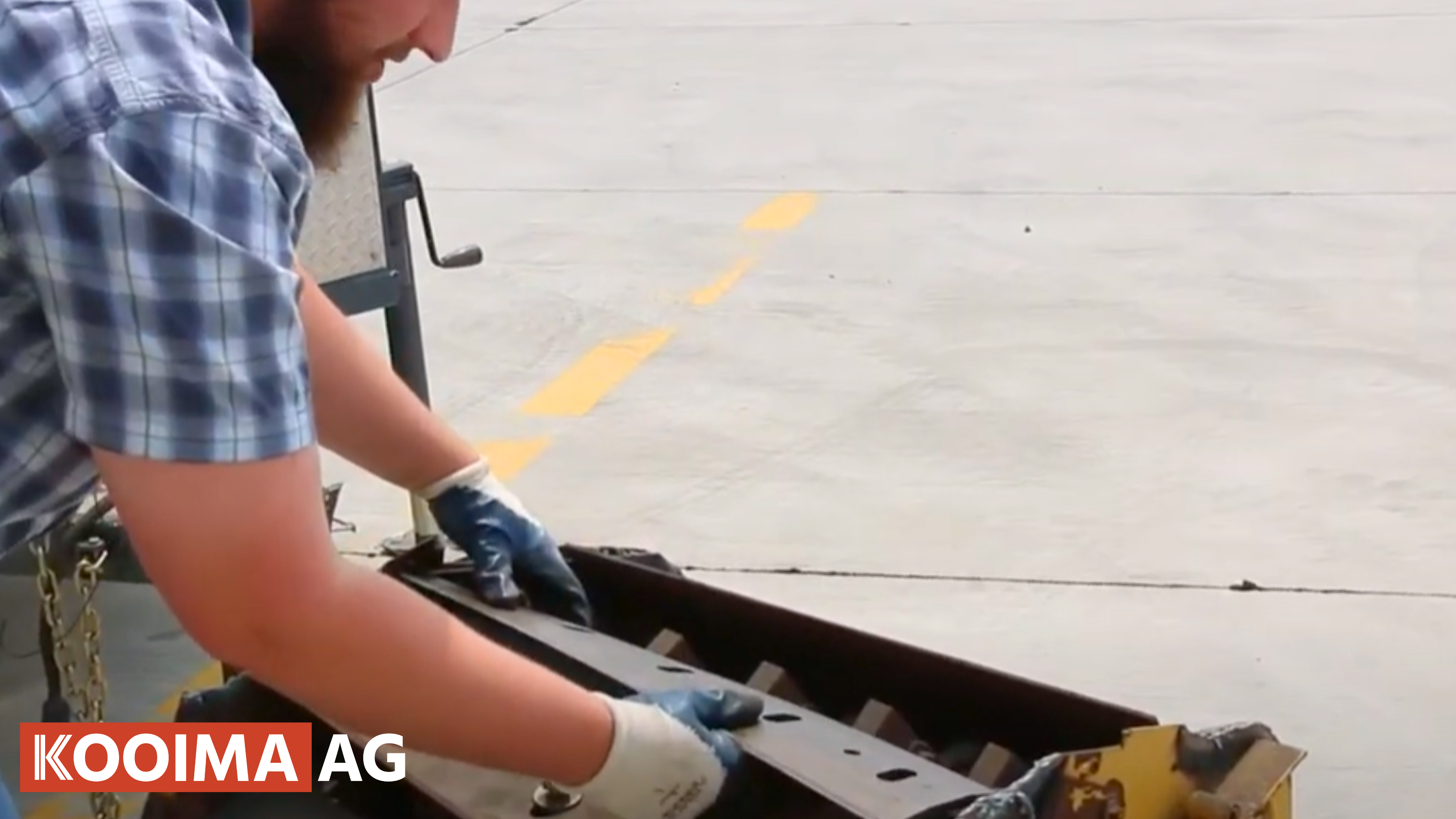 New Holland Knife and Baffle Installation | Kooima Ag