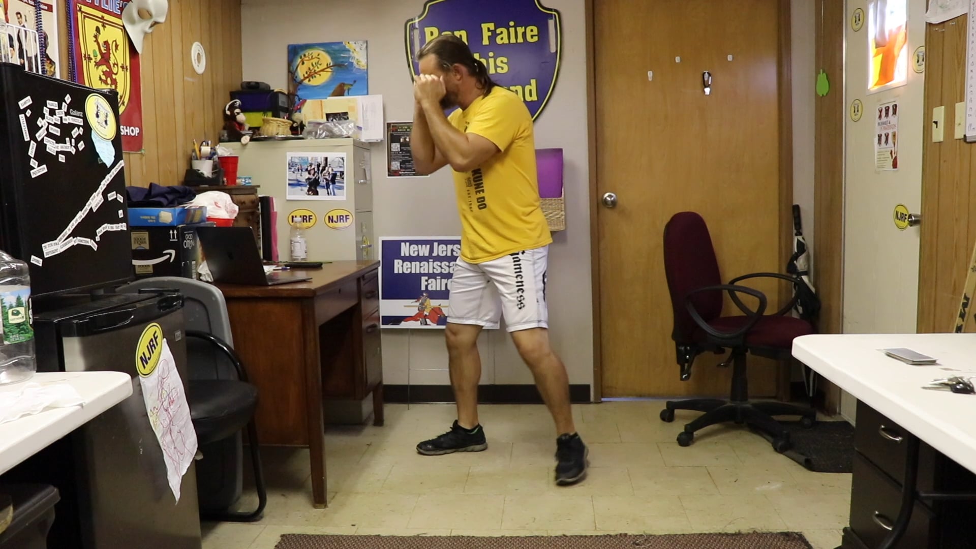 Desk-ercise: Legs & Squats (Level 4)