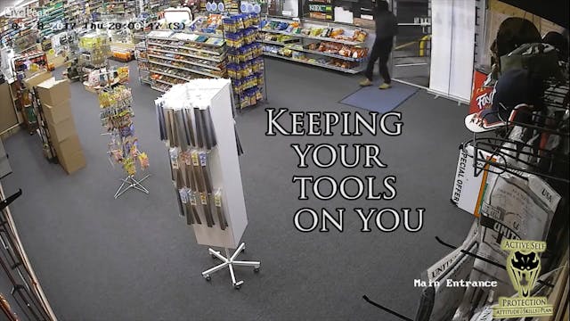Robber Wasn't Expecting Employee to H...