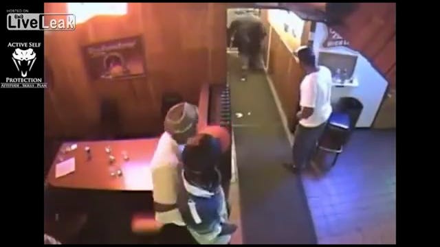Security Guard Perfectly Disarms Gunman