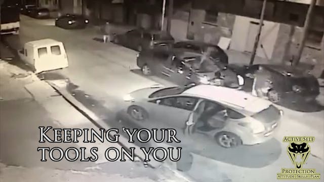 Off Duty Cop Wins the Day in Carjacki...