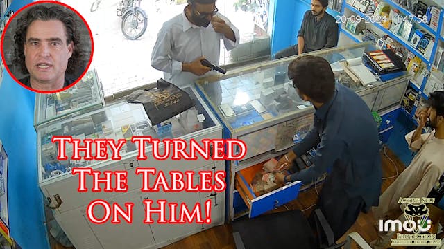 Clerks Put a Serious Beating On Armed...