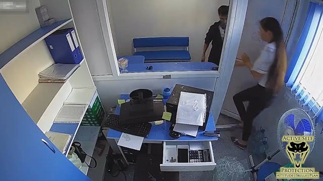 Robber Shows What Security Theater Do...
