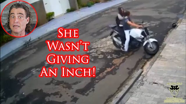 Female Defender Eats Moto Jacker's Lu...