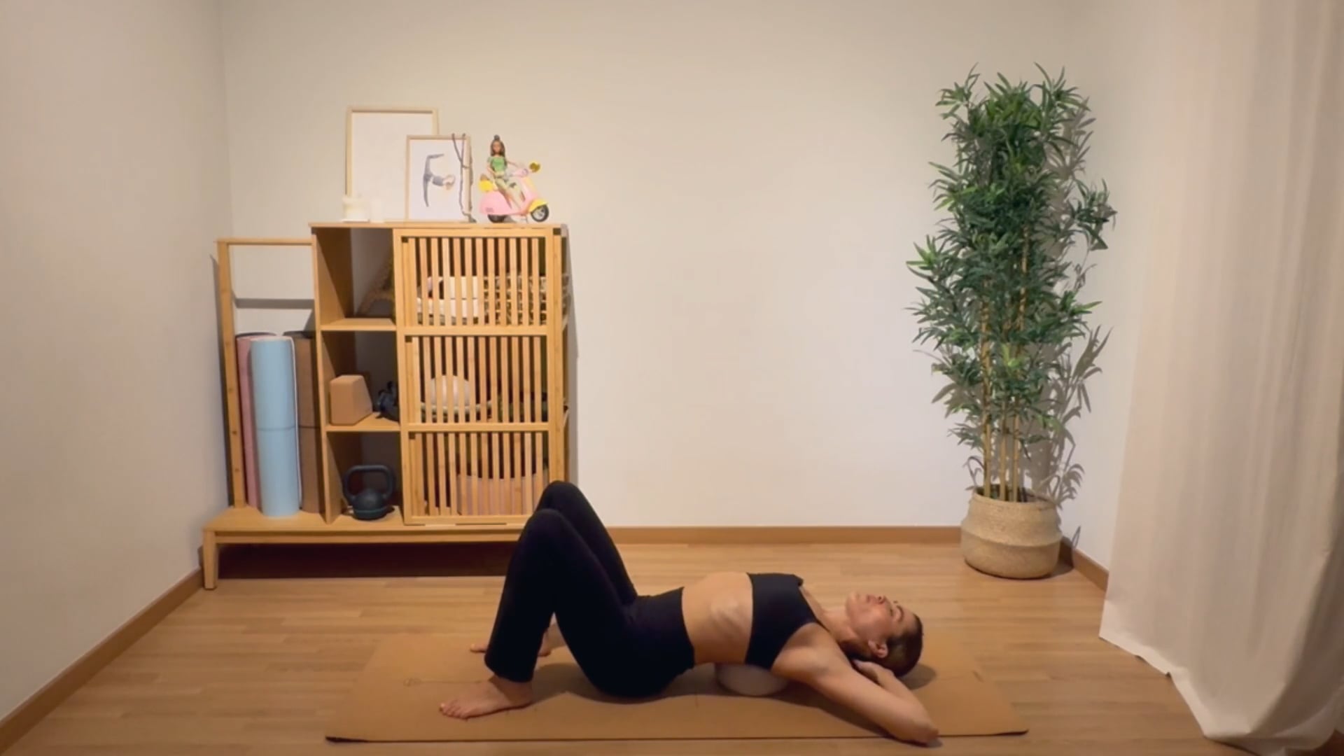 Mini rutina Pilates para la espalda con softball. 18-11-24