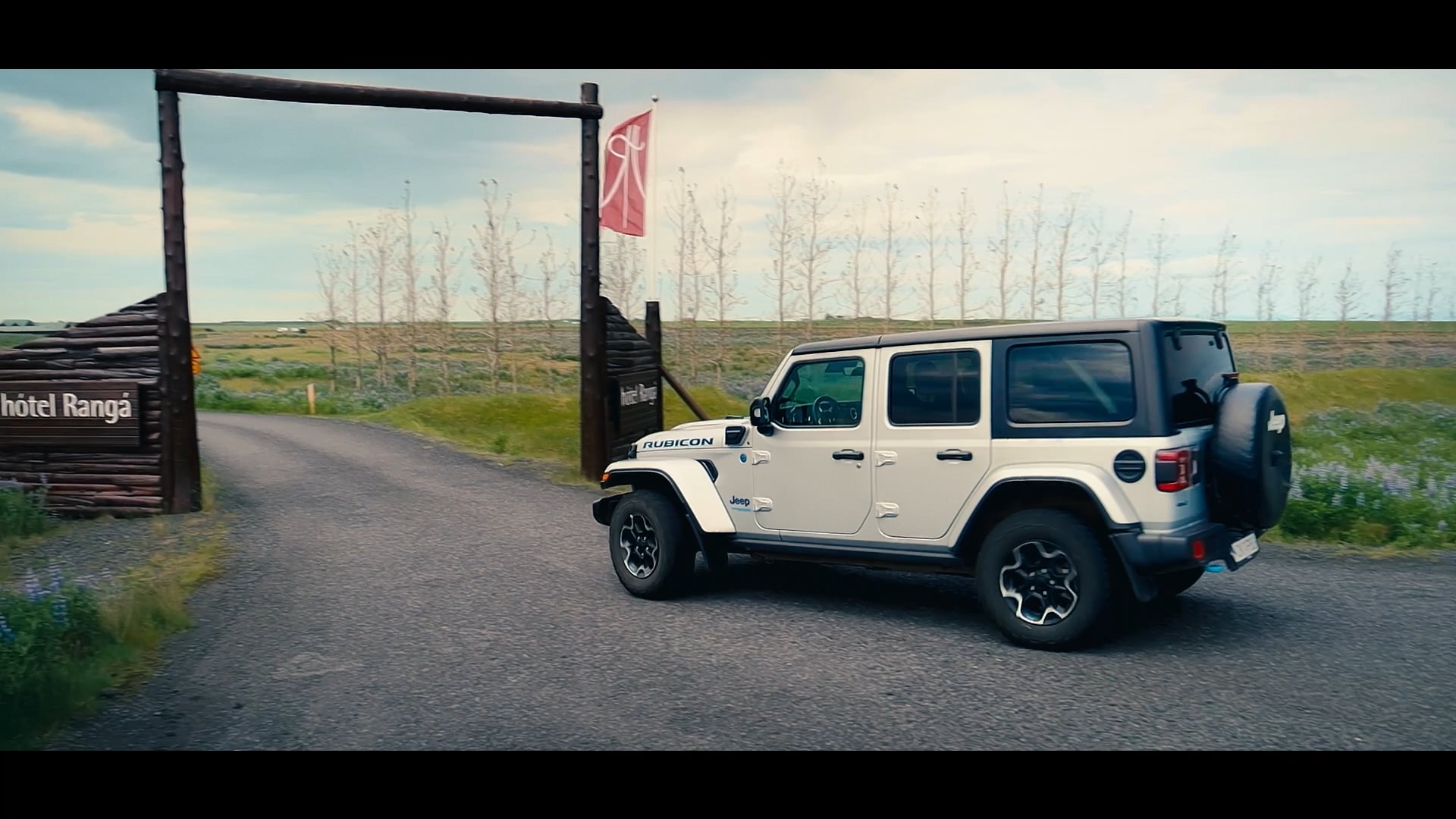 TravelByDart_Ep2S3_Iceland2_WEB