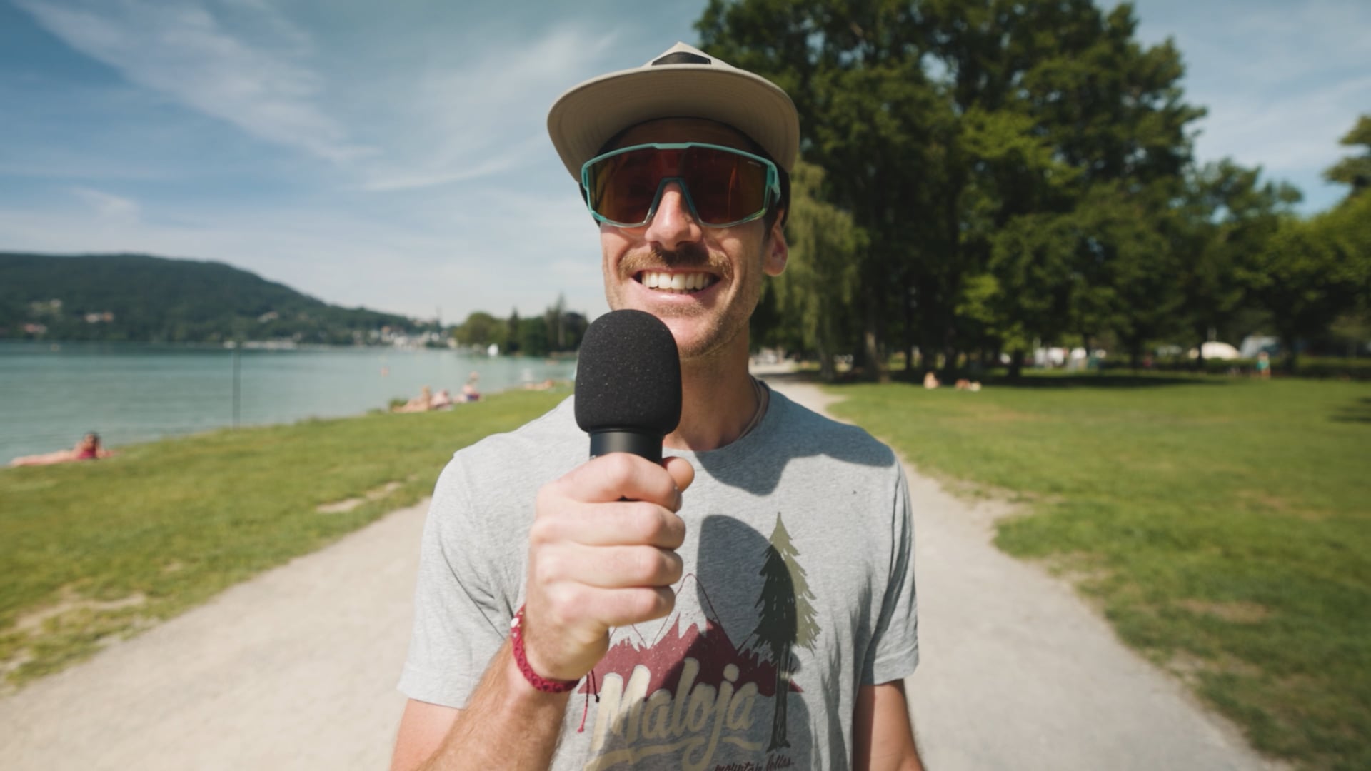 Around the Lines / Autour des Lignes