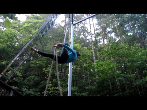 knee twist on trapeze