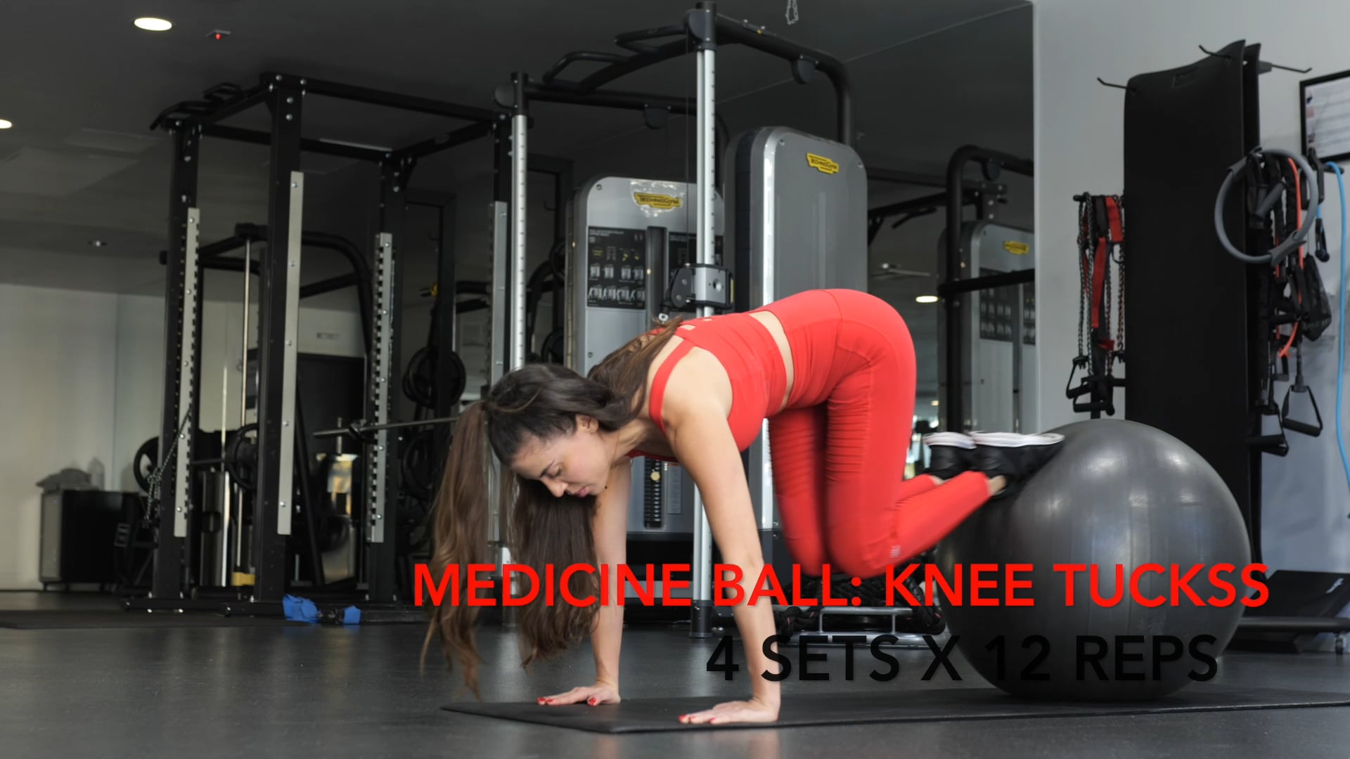 MEDICINE BALL: KNEE TUCKS