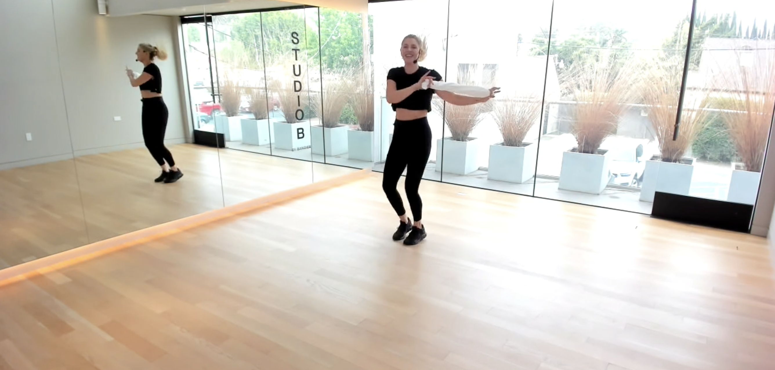 AK! Dance | Easy Dance Cardio w Towel for Arms