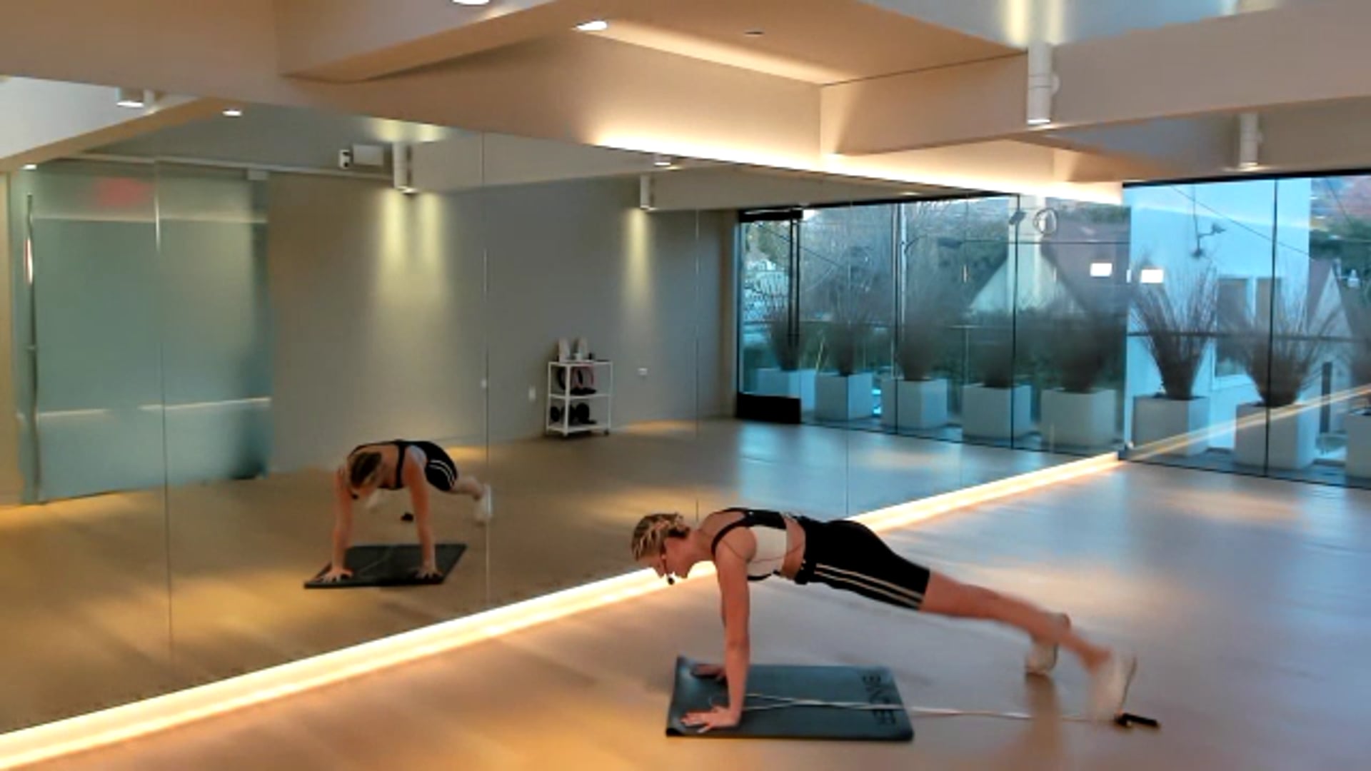 10 moves in 10 minutes | Jump Rope Toning