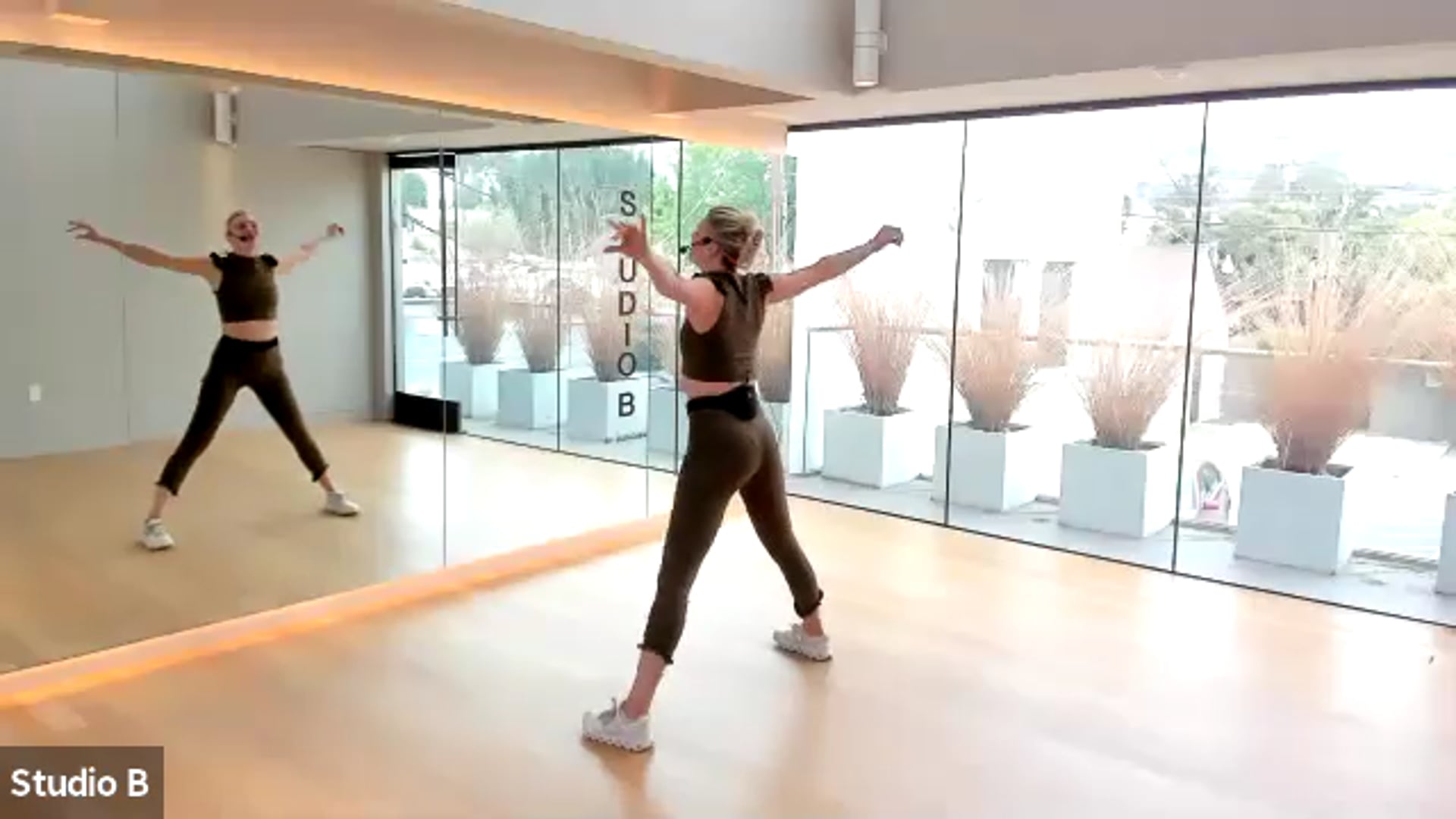 AK! Dance | LIVE Virtual 'Dirty Dancing' Class