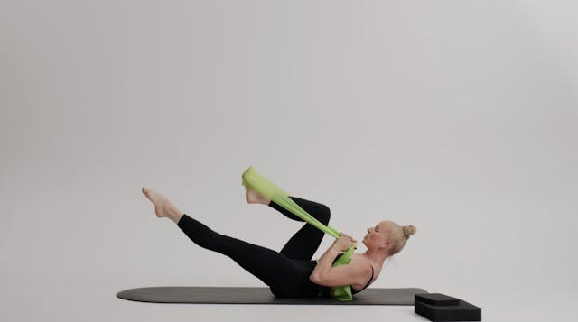Pilates: Reformer on the Mat (Resista...