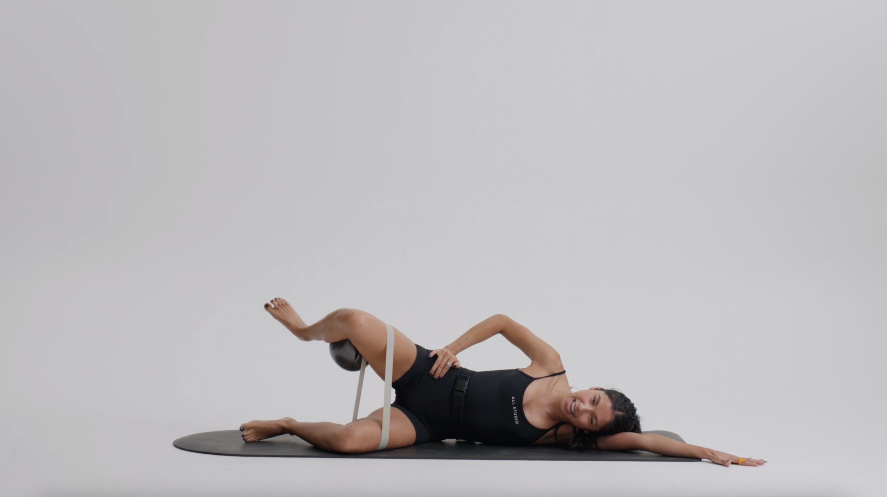 Pilates: Glutes & Core (Pilates Ball & Resistance Band) | 25 mins | with Greta