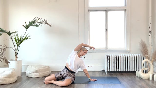 Yoga: Full Body Restorative Flow | 45 minutes | with Ash Belluz