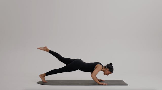 Pilates: Dynamic Arms & Abs | 15 minu...