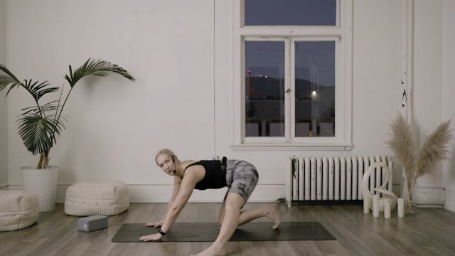Yoga: Restorative Flow for Shoulders & Hips | 35 minutes | with Ash Belluz