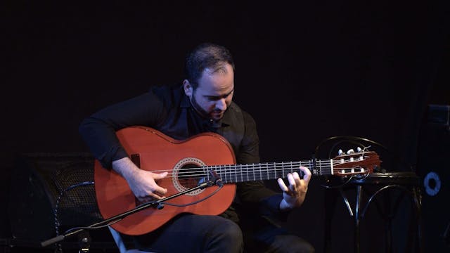 Francis López a la guitarra por ronde...