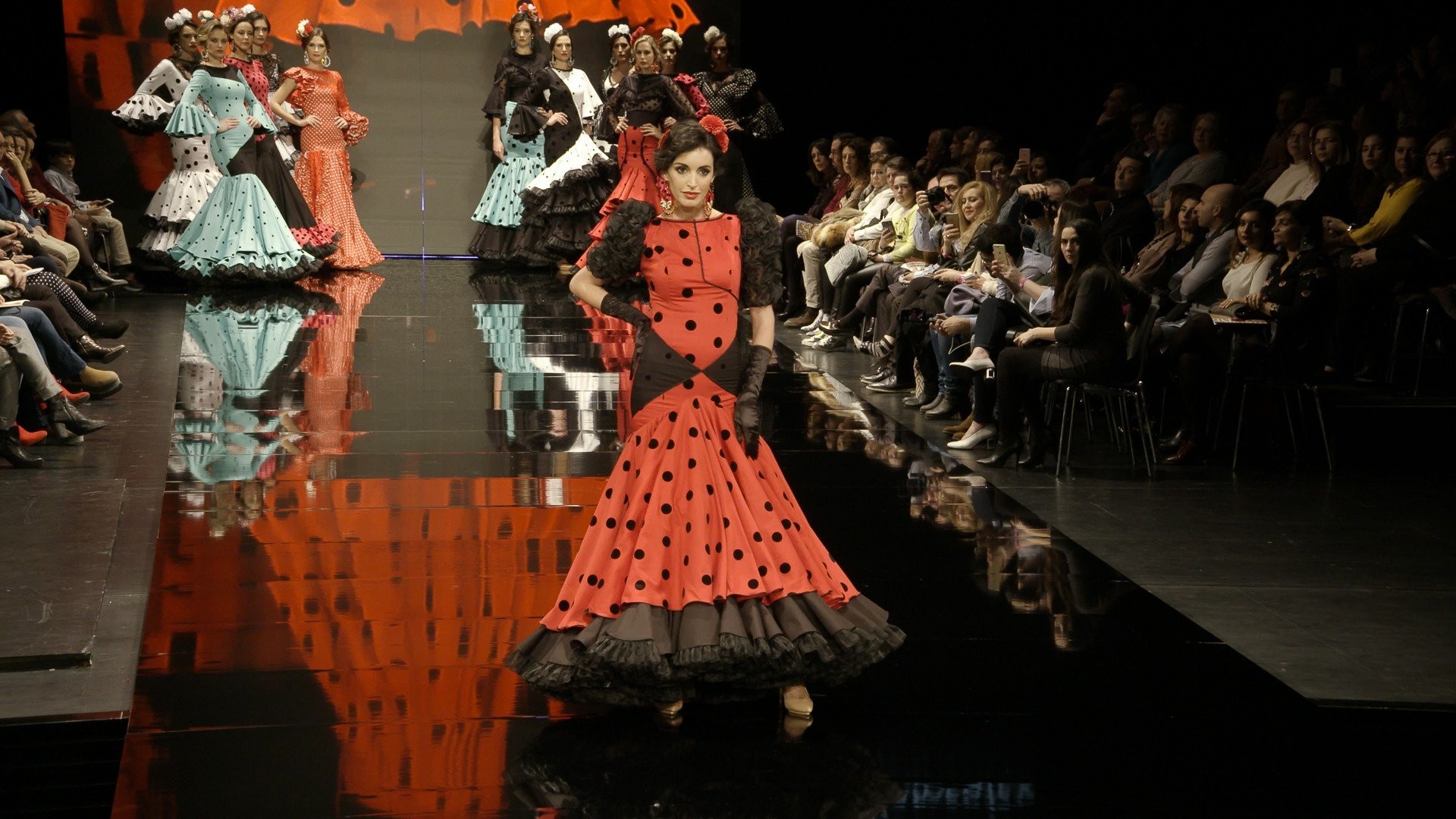 Colección Moda Flamenca Con Danza. Loli Vera. SIMOF 2018