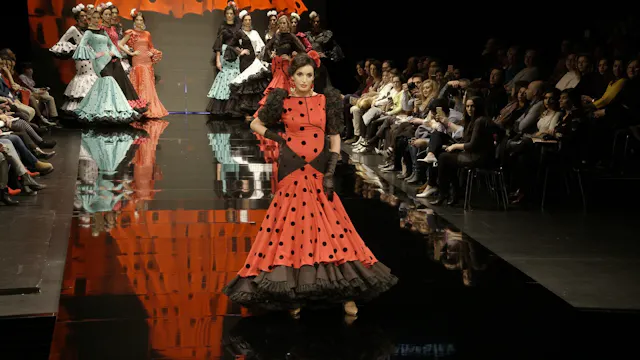 Colección Moda Flamenca Con Danza. Lo...
