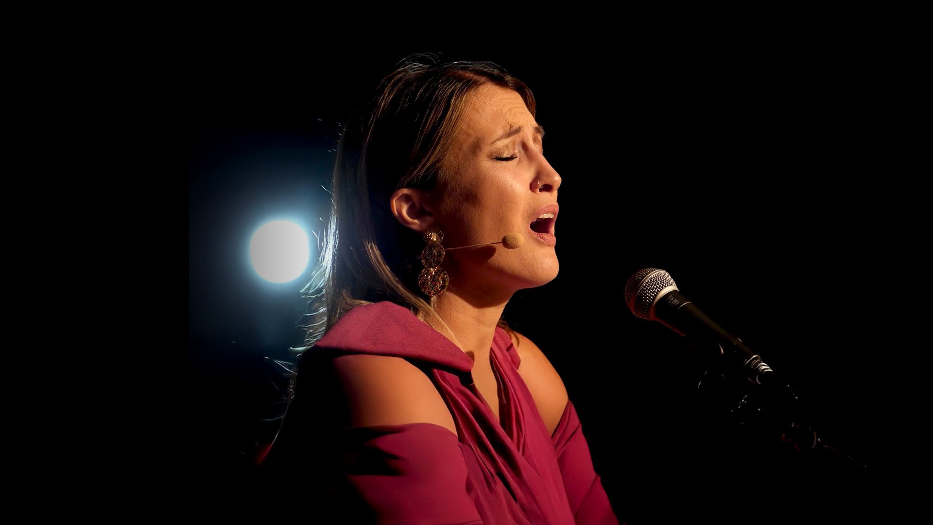 Granaína y media. Alba Bazán