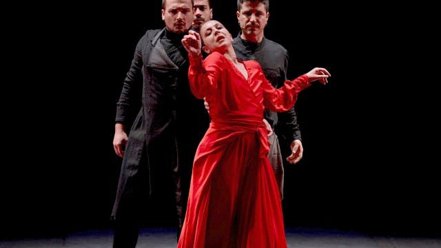 Mujer de pie. Compañía Sara Cano. 26 ...