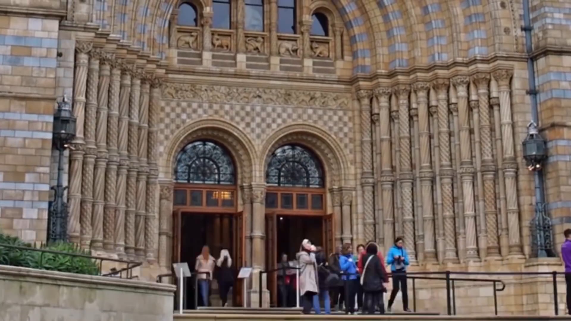 Lucy‚ the Australopithecus Afarensis: Evidence for Evolution or Extinct Ape?