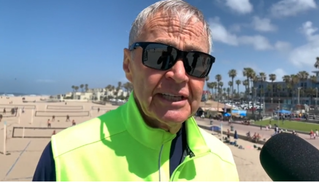 Atheist Shuts Down Christian Ray Comfort