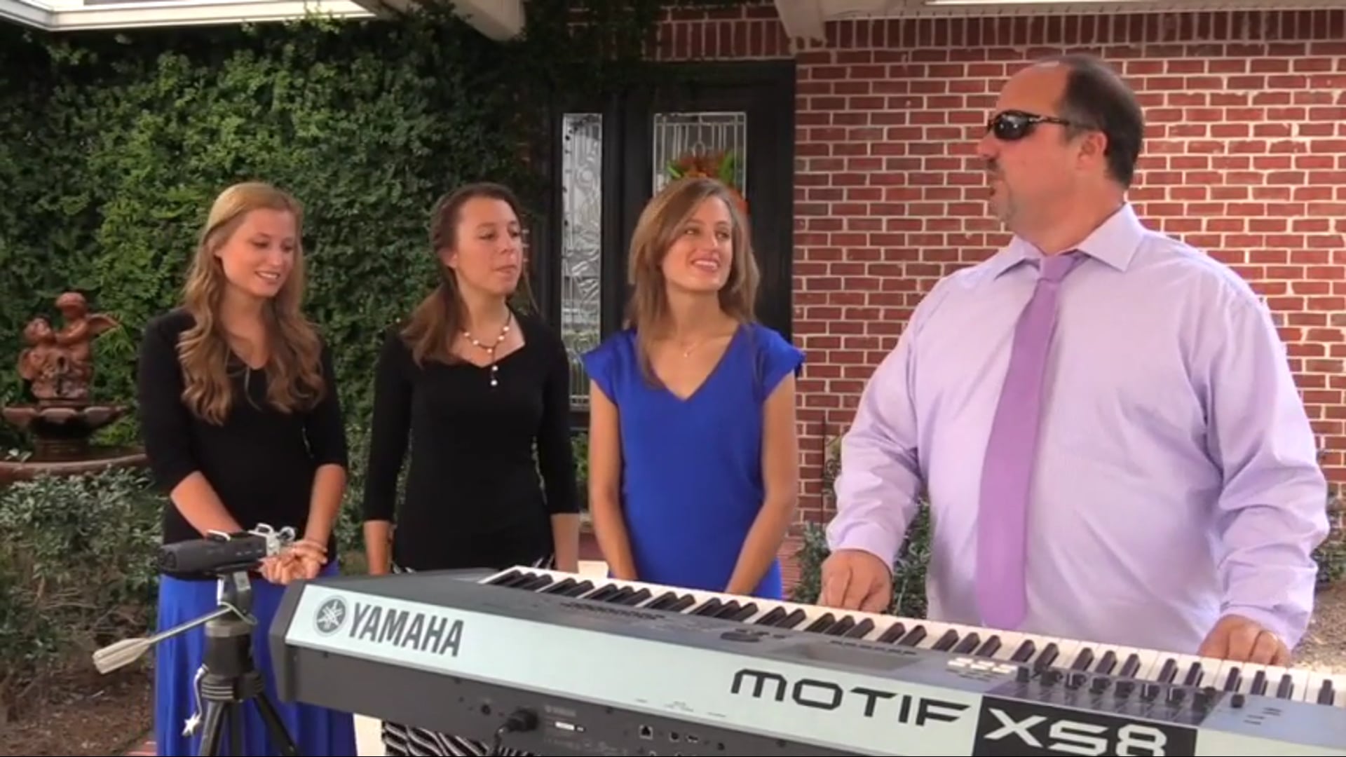 Promo for 2016 Christmas Concert Series (Foto Sisters)