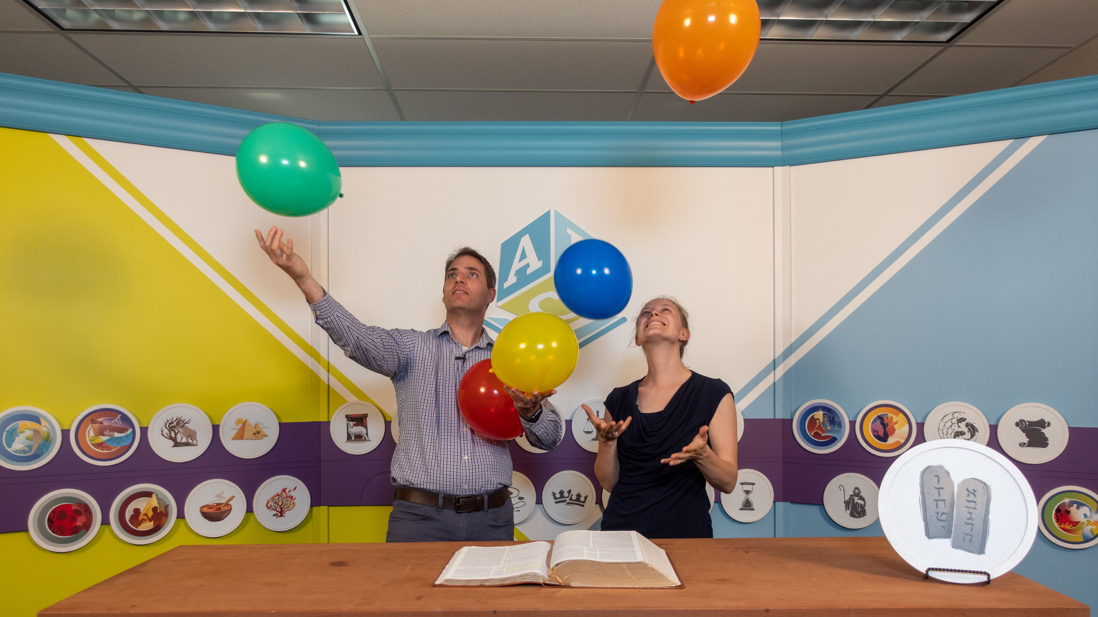 S2 Lesson 04 - God gave the Israelites laws.