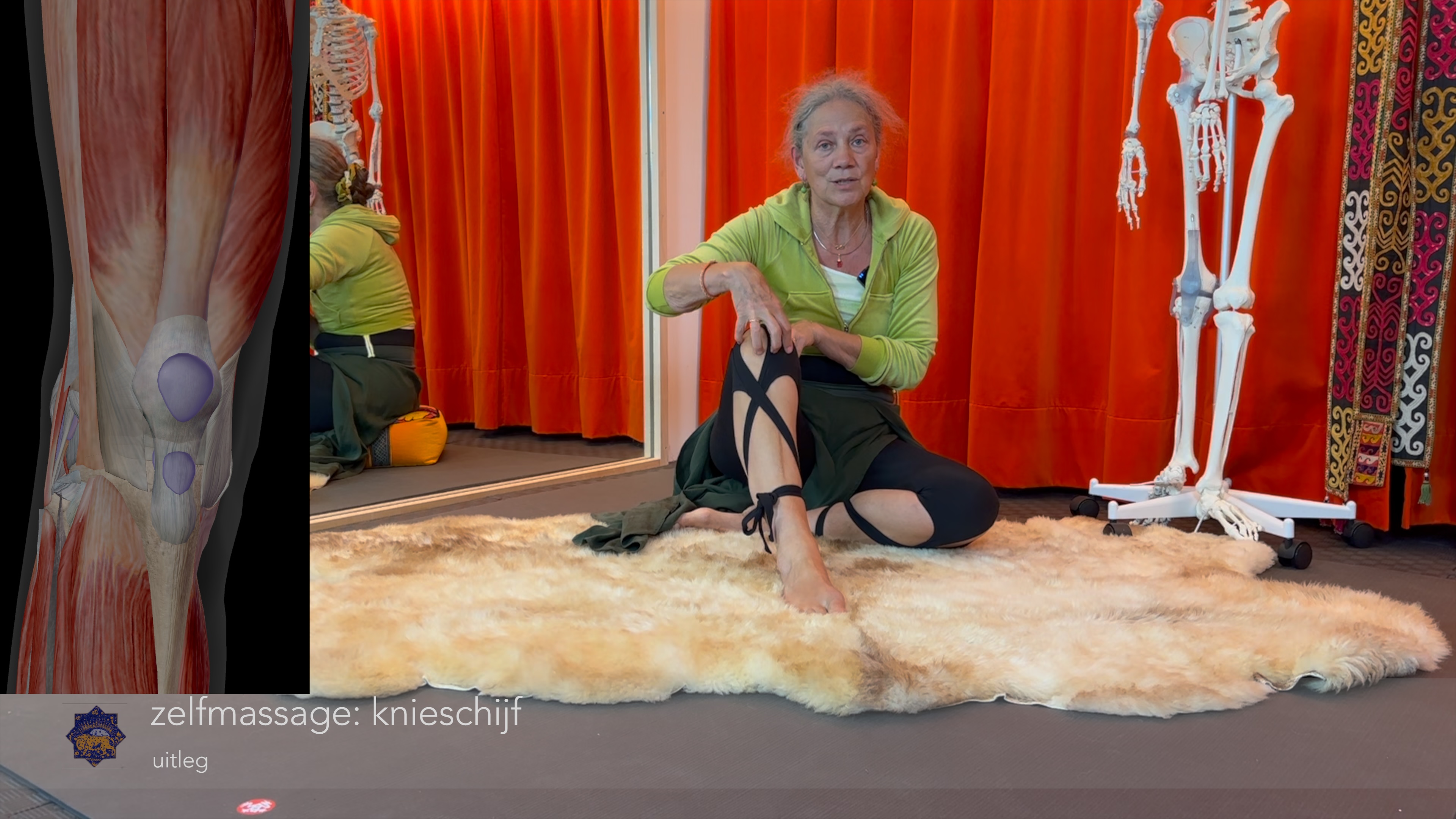 instructie zelfmassage: bindweefsel rond de knieschijf activeren