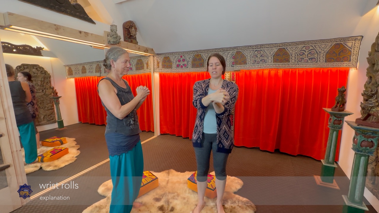 instructie & oefening: rollen met de polsen (wrist rolls)