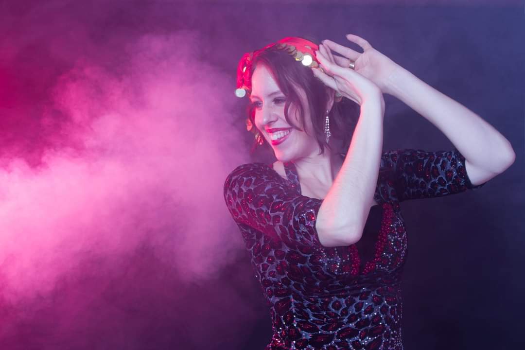 dans: dansvormen uit diverse tradities zoals buikdans, flamenco, latin, enz.