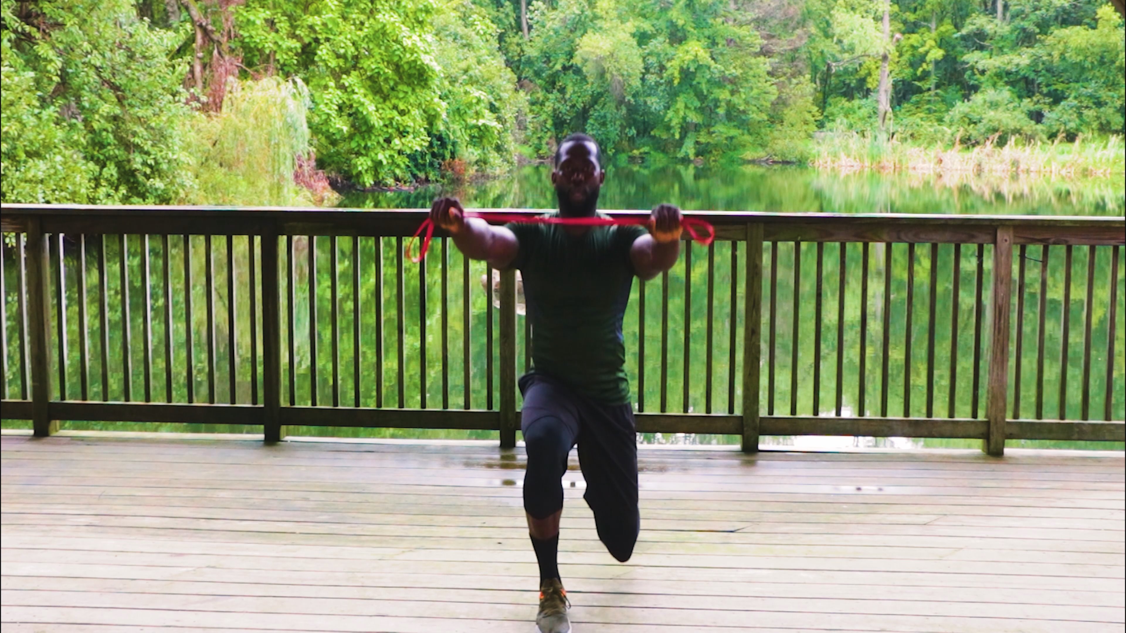 ALT FORWARD LUNGE W PULL APART