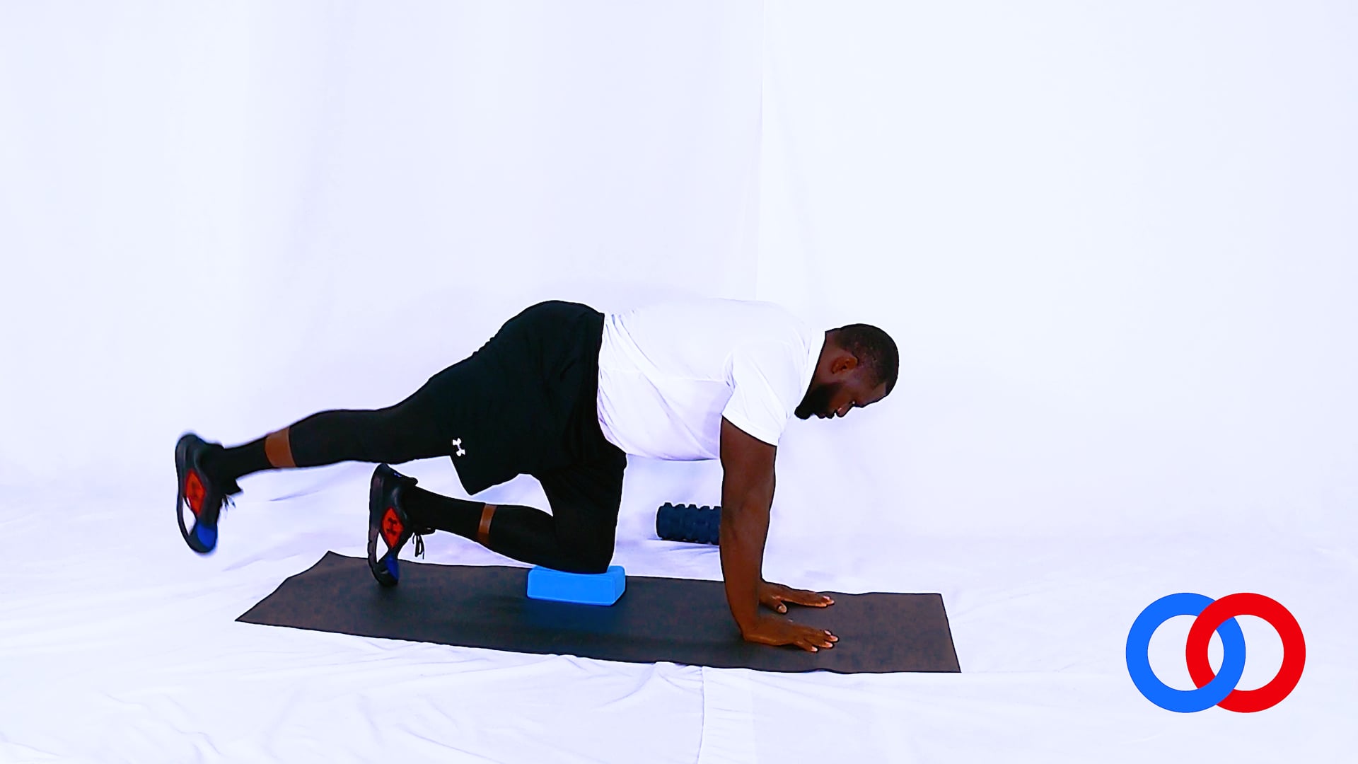 Quadruped to Half Kneeling Right