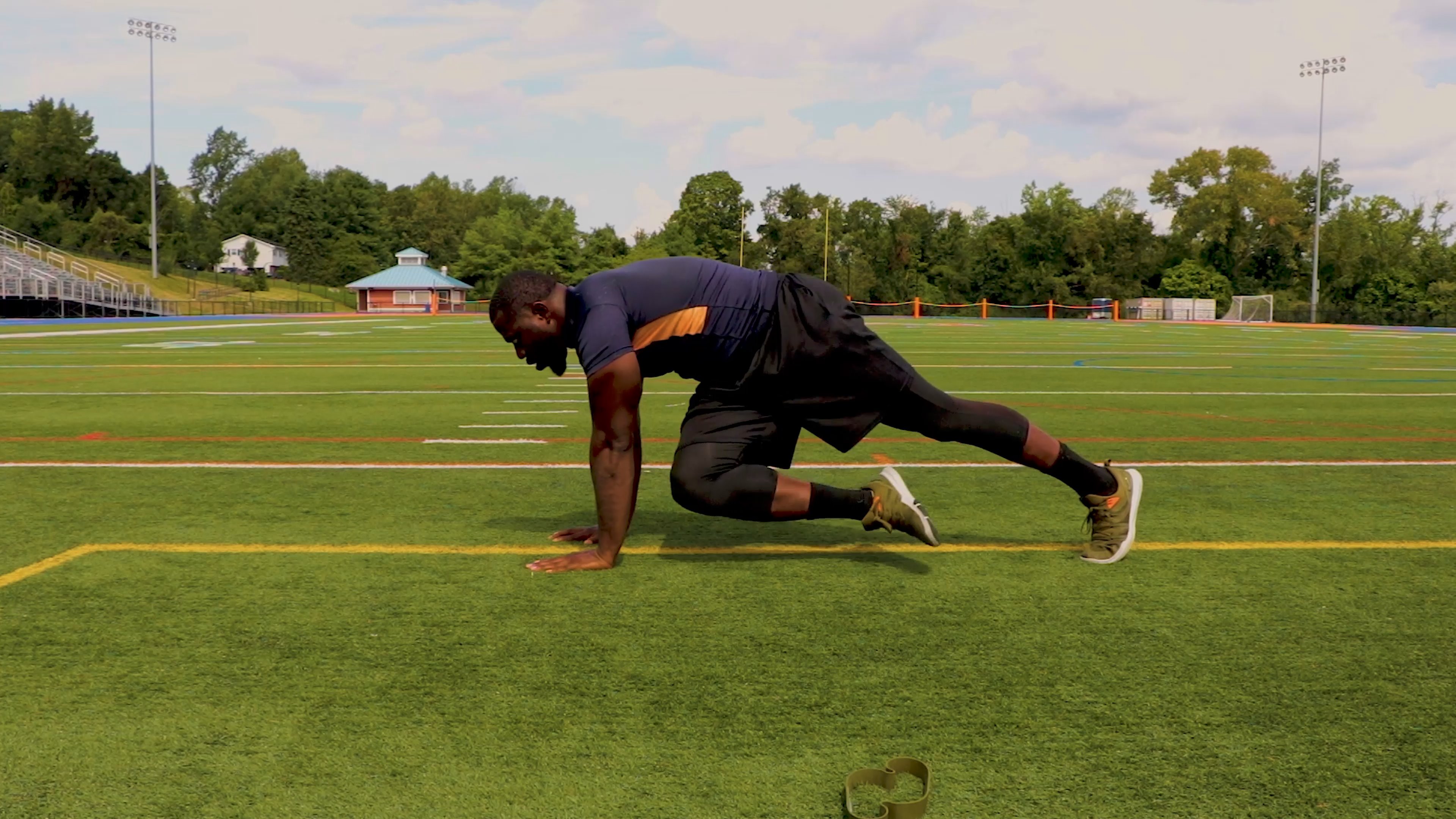 Plank w Knee to Elbow