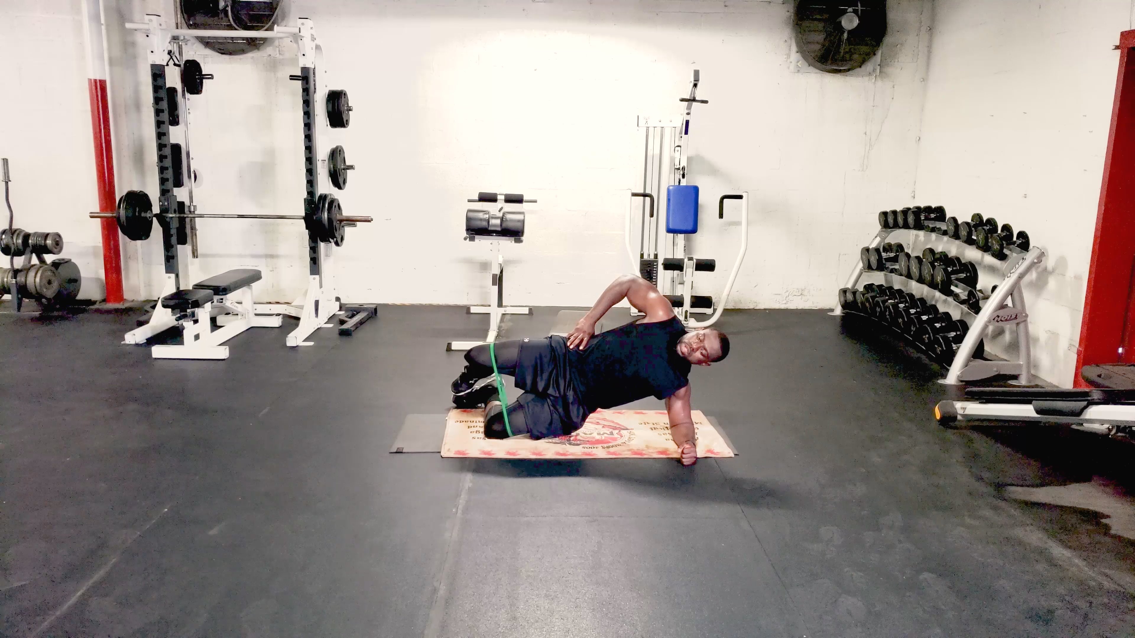 Side Plank Clam Hold
